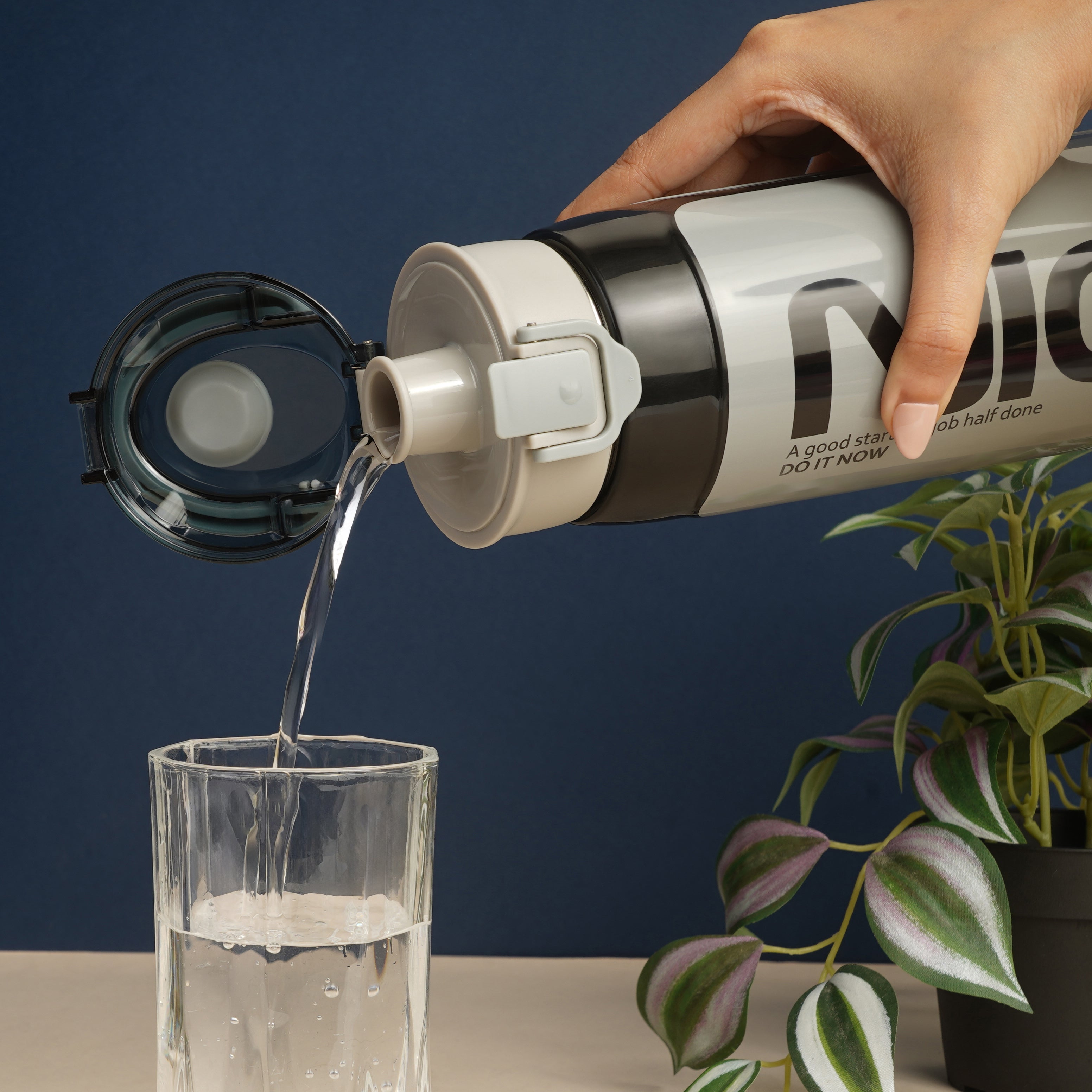 Turbo Water Bottle Black / 730 ml